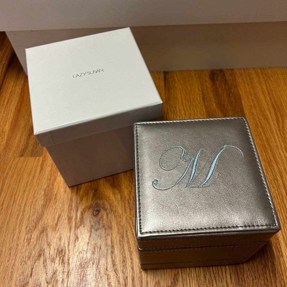 Lazy Susan- Faux leather silver jewelry box